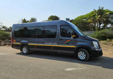 Urbania 17 Seater