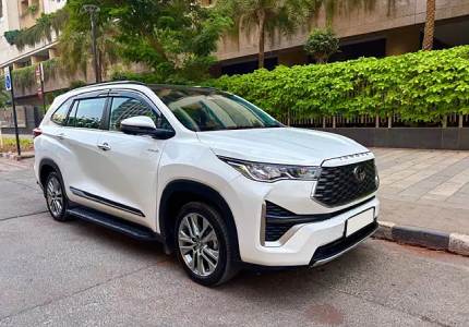Toyota Innova Hycross