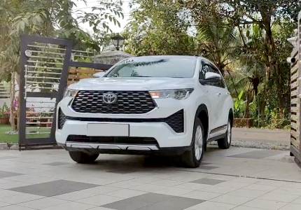 Toyota Innova Hycross