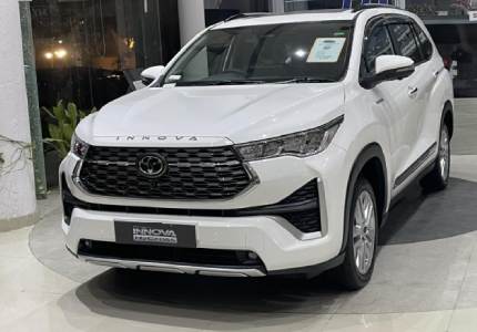 Toyota Innova Hycross